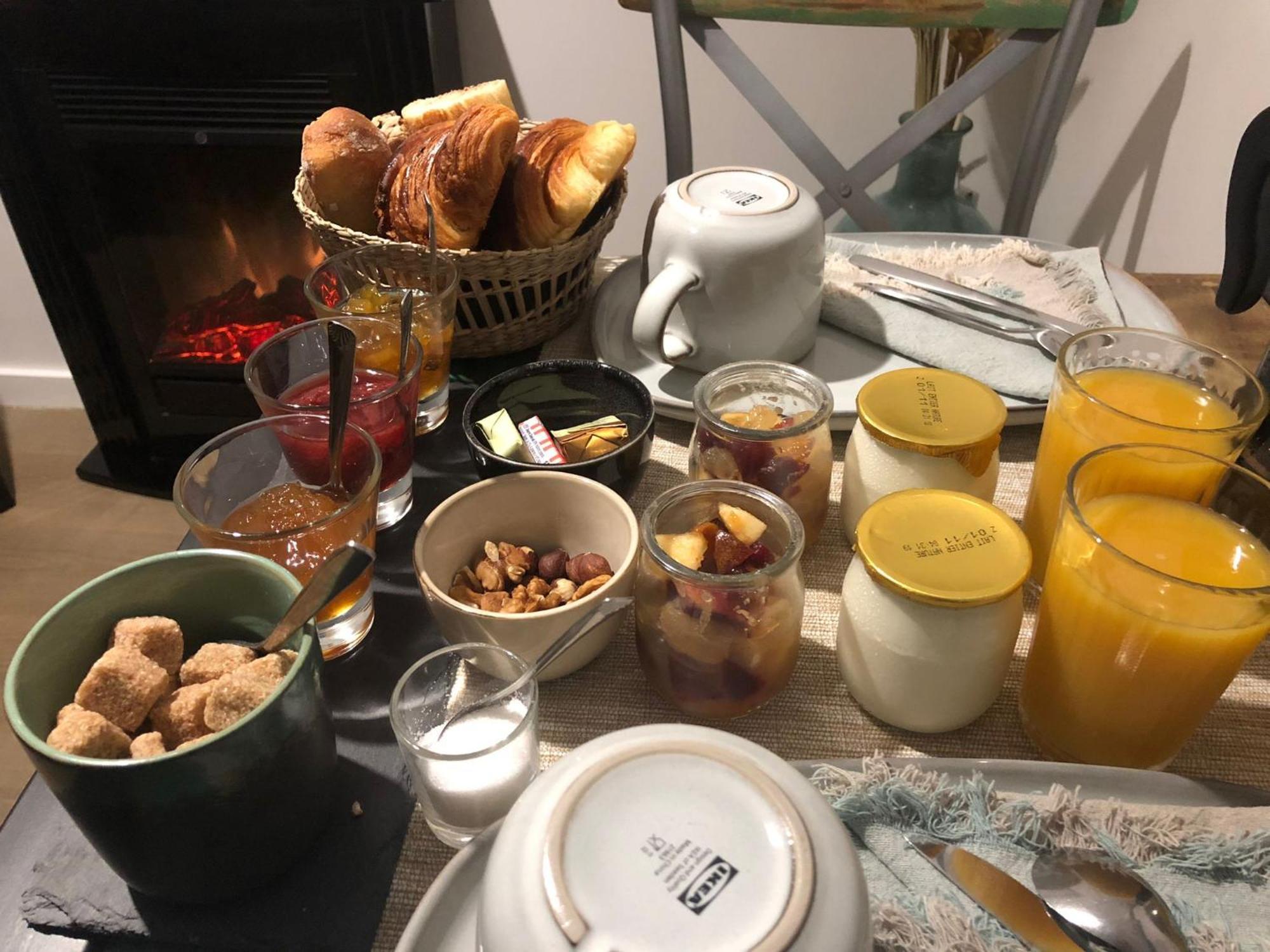 La Pause Bed and Breakfast Surville  Buitenkant foto