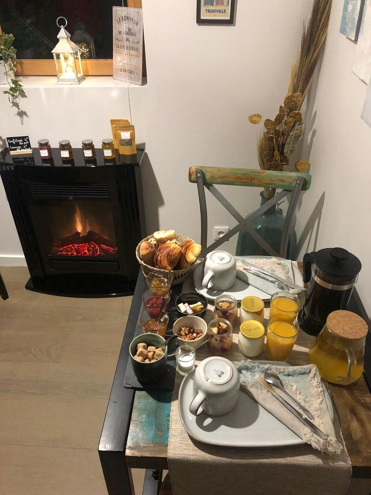 La Pause Bed and Breakfast Surville  Buitenkant foto